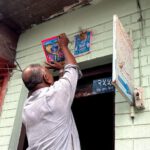 घरको मुलढोकामा नागको फोटो टाँसेर मनाइयो नागपञ्चमी
